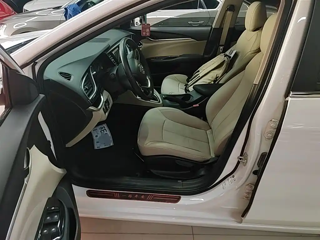 Buick Excelle 2019 — фото 15