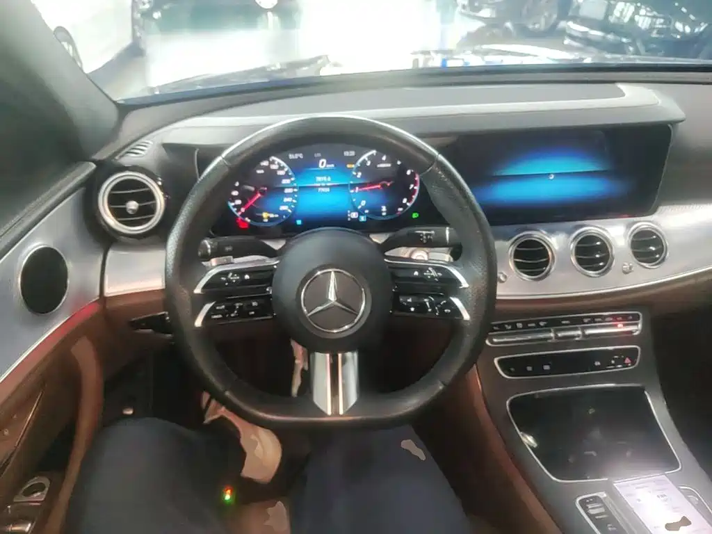 Mercedes-Benz E-Class 2023 — фото 11