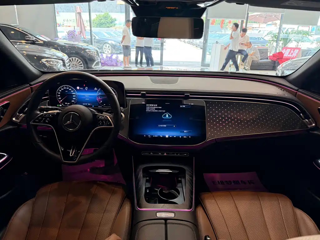 Mercedes-Benz E-Class 2025 — фото 12