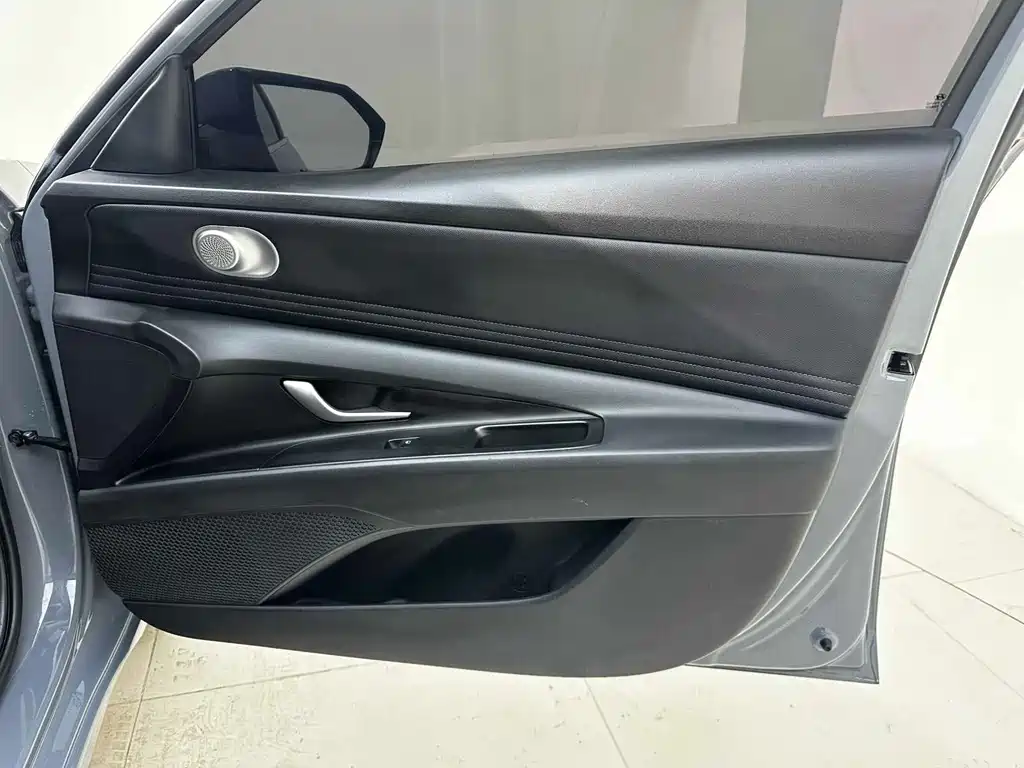 Hyundai Elantra 2023 — фото 26