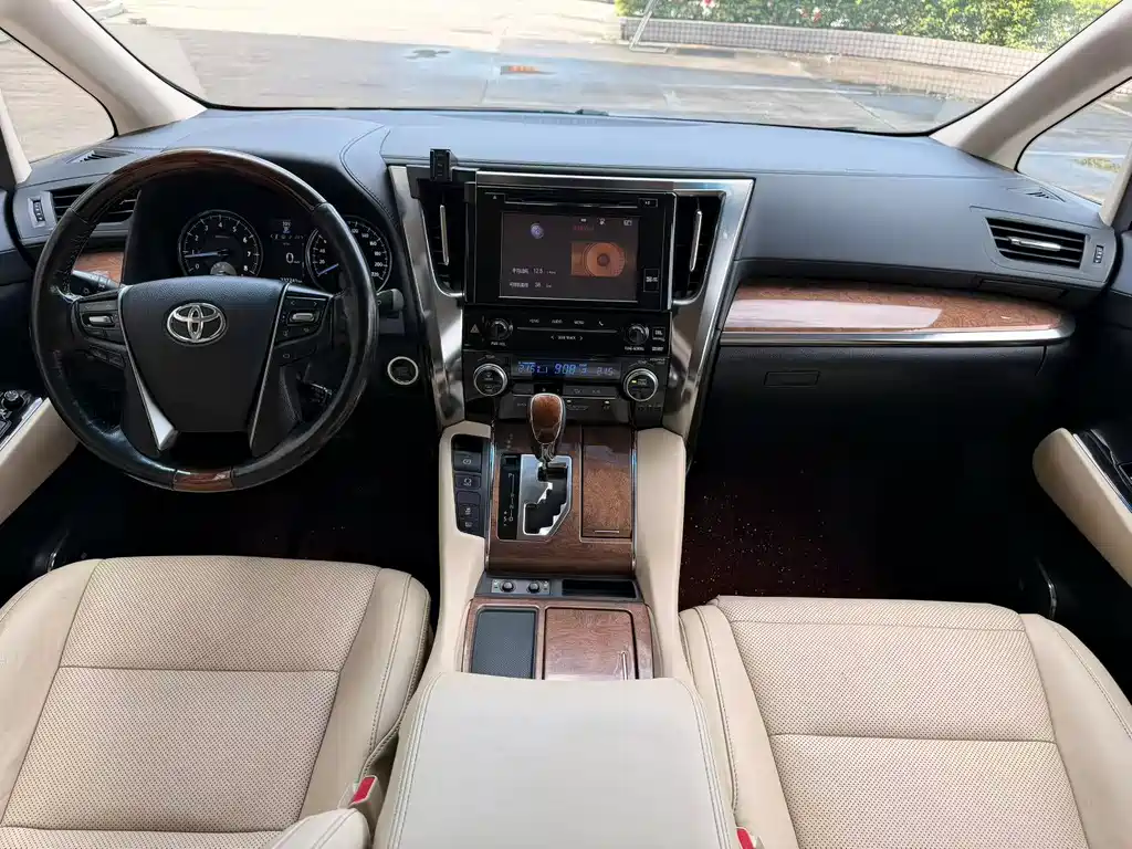 Toyota Alphard 2017 — фото 8