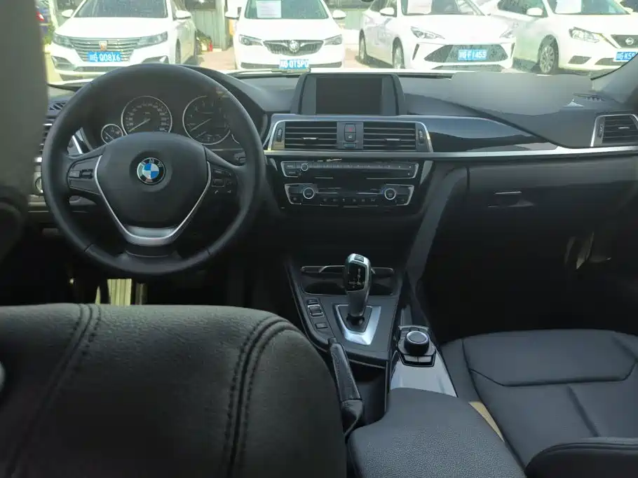 BMW 3 Series 2016 — фото 12