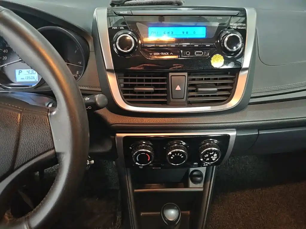 Toyota Yaris L 2017 — фото 13