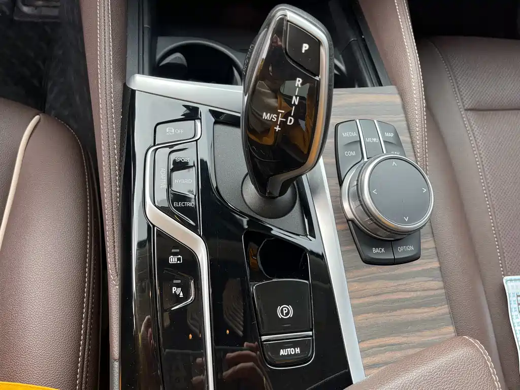 BMW 5 Series New Energy 2021 — фото 10