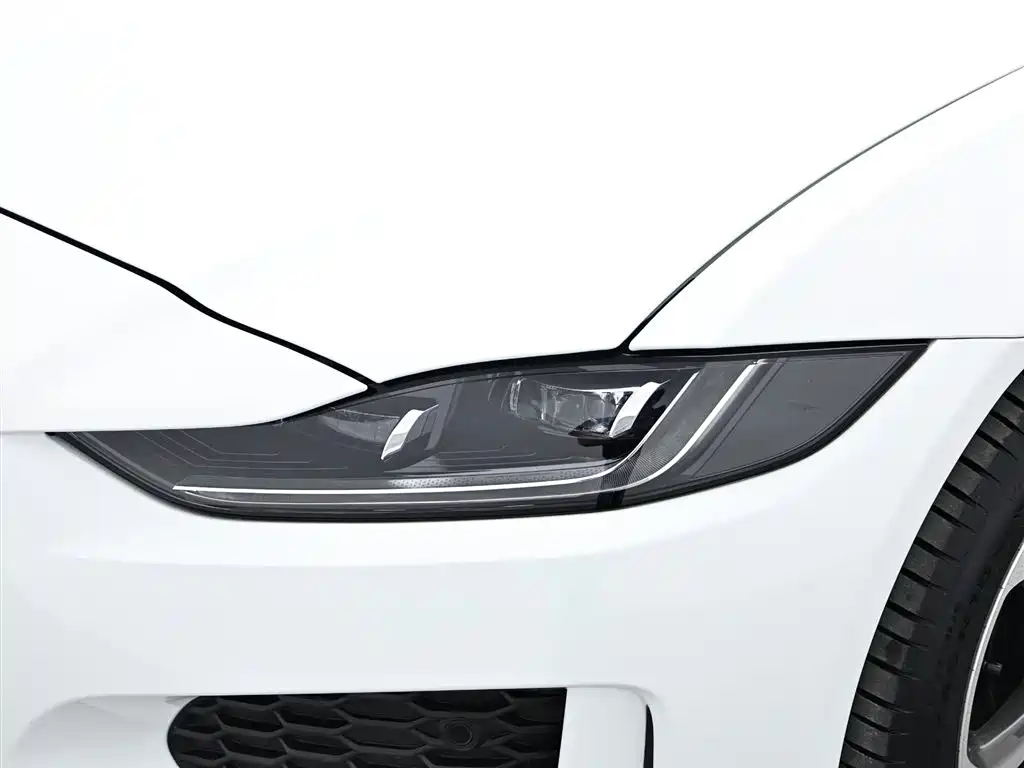 Jaguar XEL 2025 — фото 18