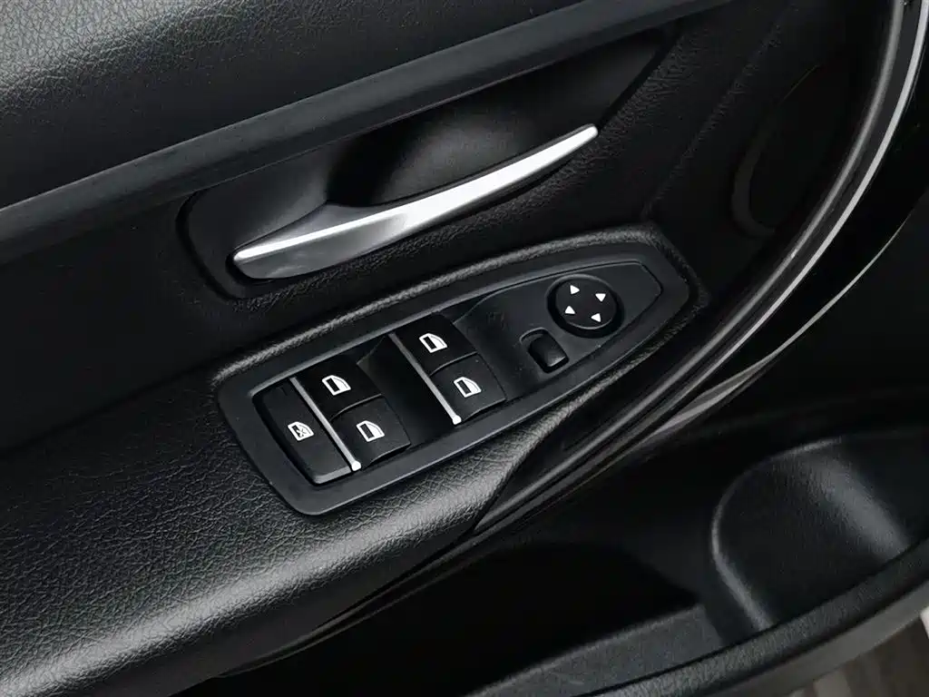 BMW 3 Series 2017 — фото 9