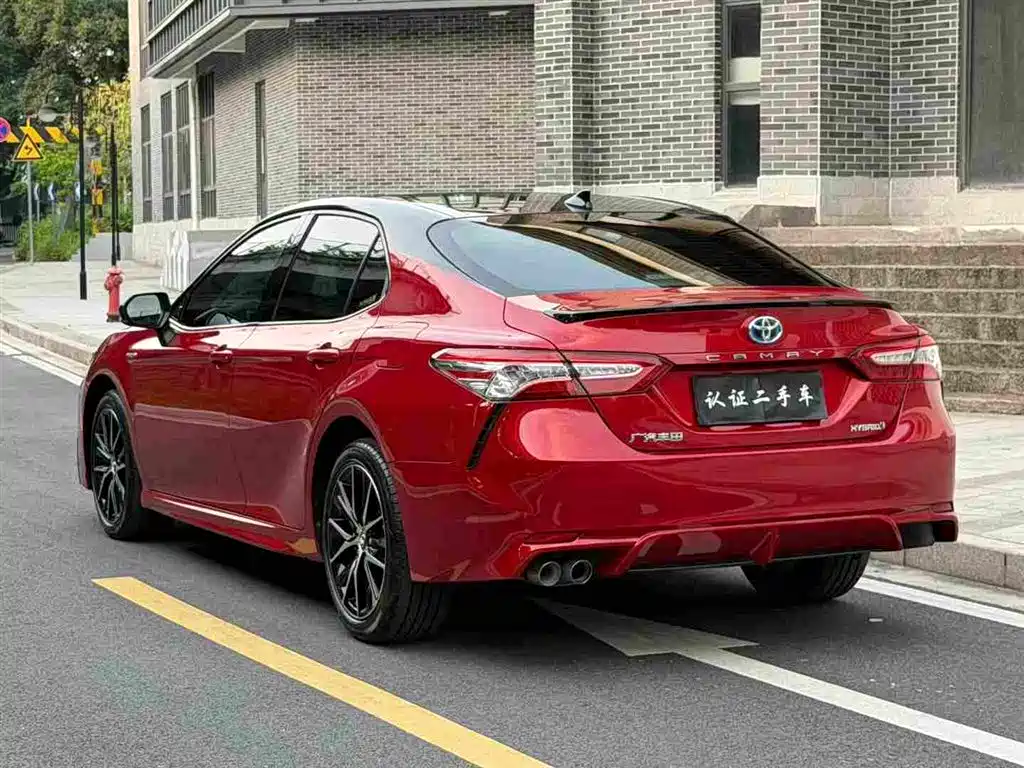Toyota Camry 2023 — фото 4