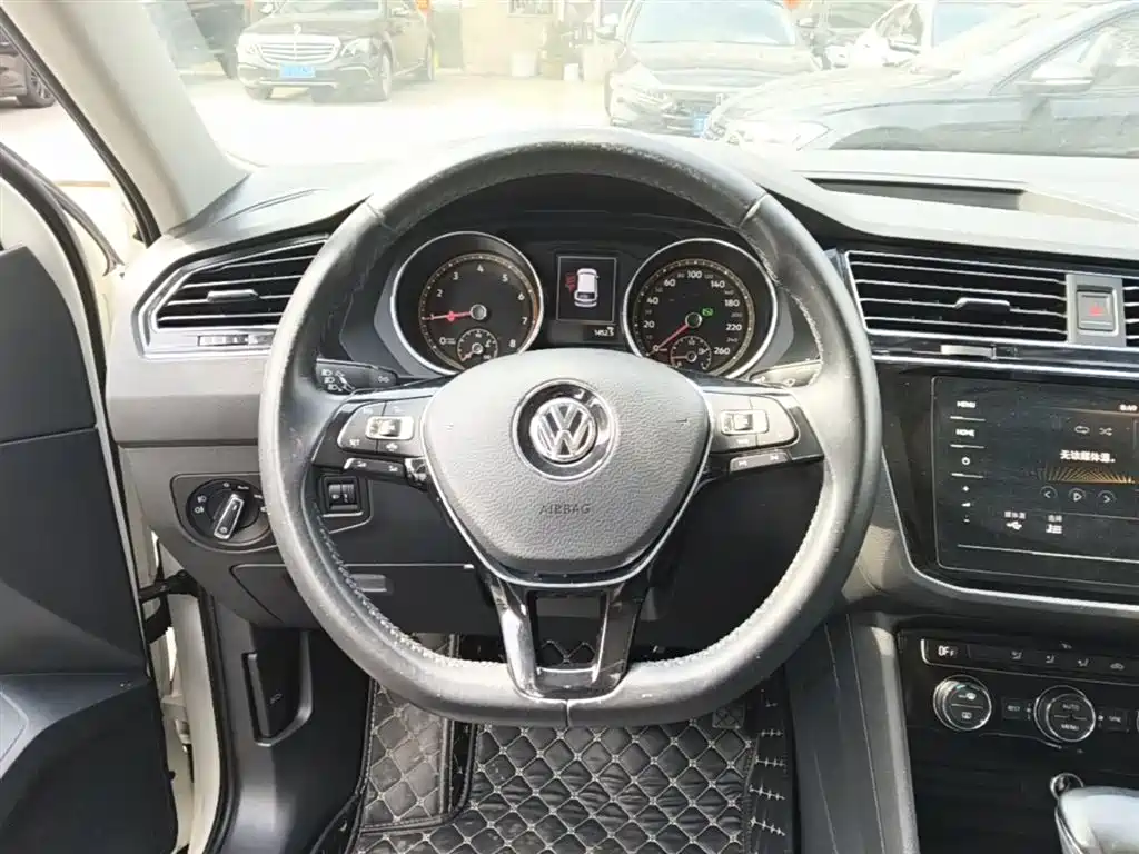 Volkswagen Tiguan L 2020 — фото 11