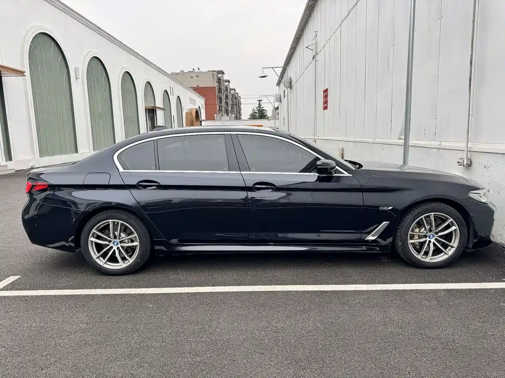 BMW 5 Series New Energy 2023 — фото 17