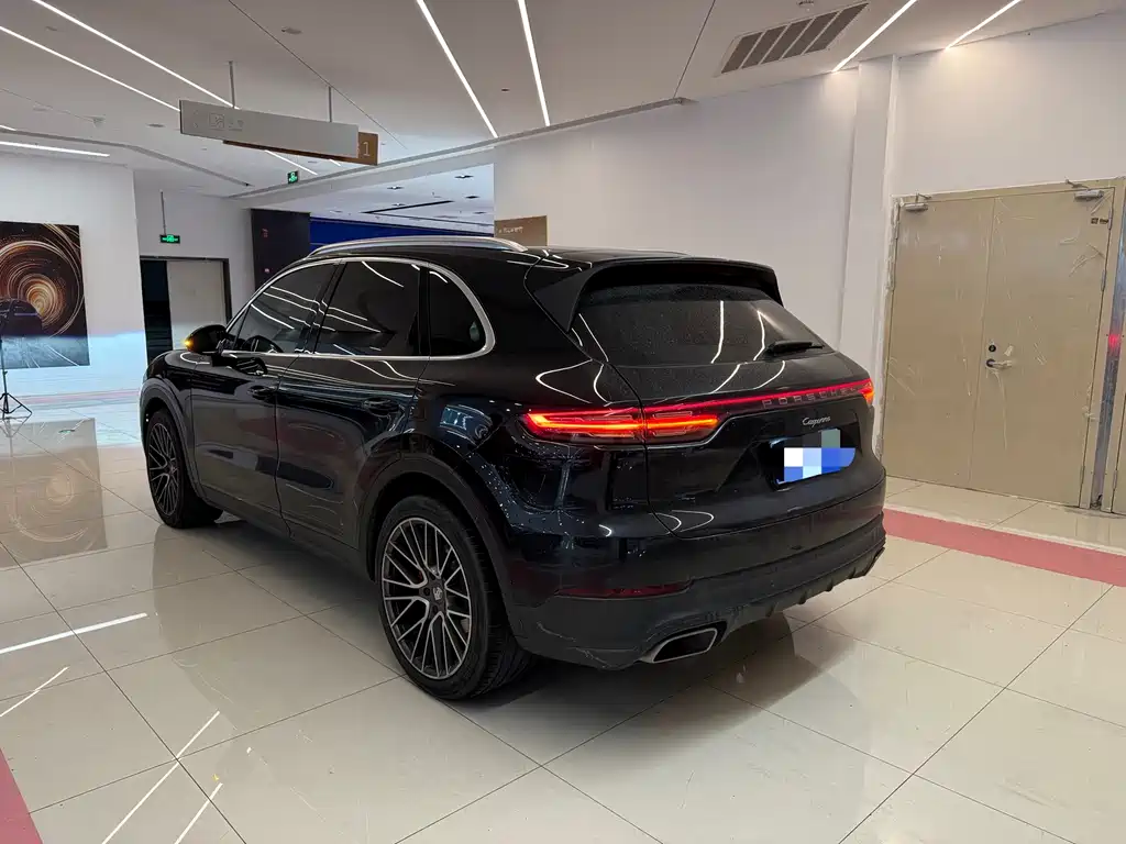 Porsche Cayenne 2019 — фото 19