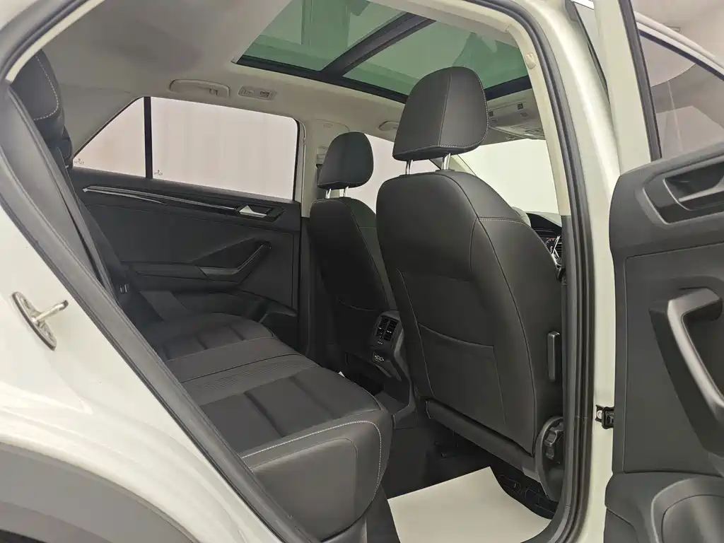Volkswagen T-Roc 2020 — фото 18