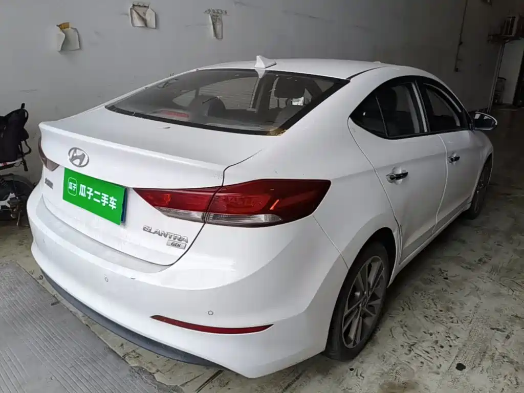Hyundai Elantra 2016 — фото 7