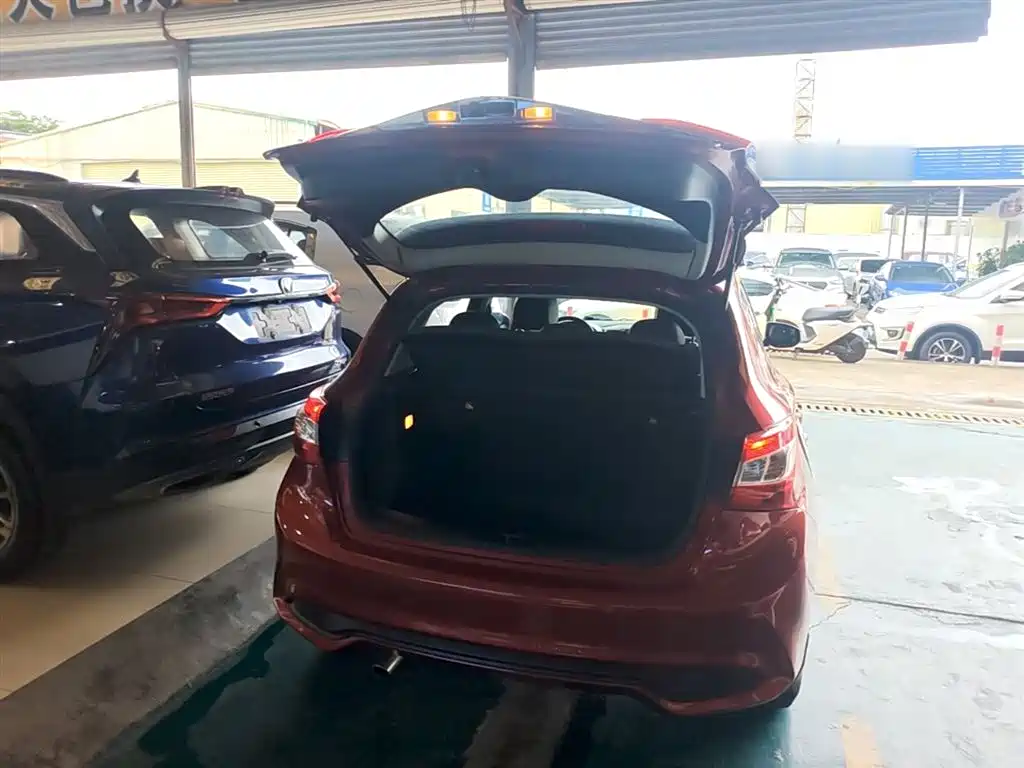 Nissan Tiida 2017 — фото 19