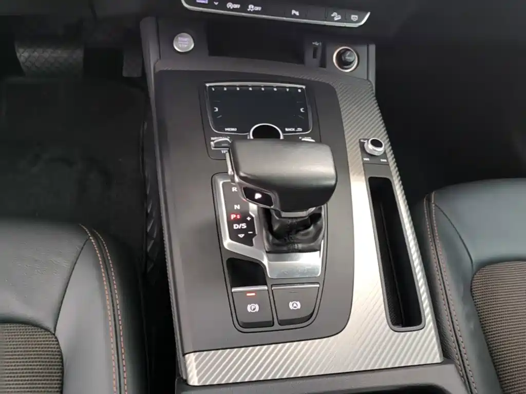 Audi Q5L 2019 — фото 14