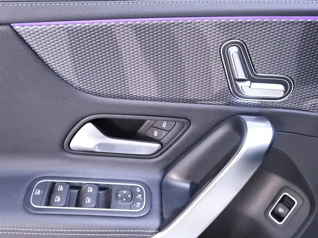 Mercedes-Benz A-Class 2023 — фото 16