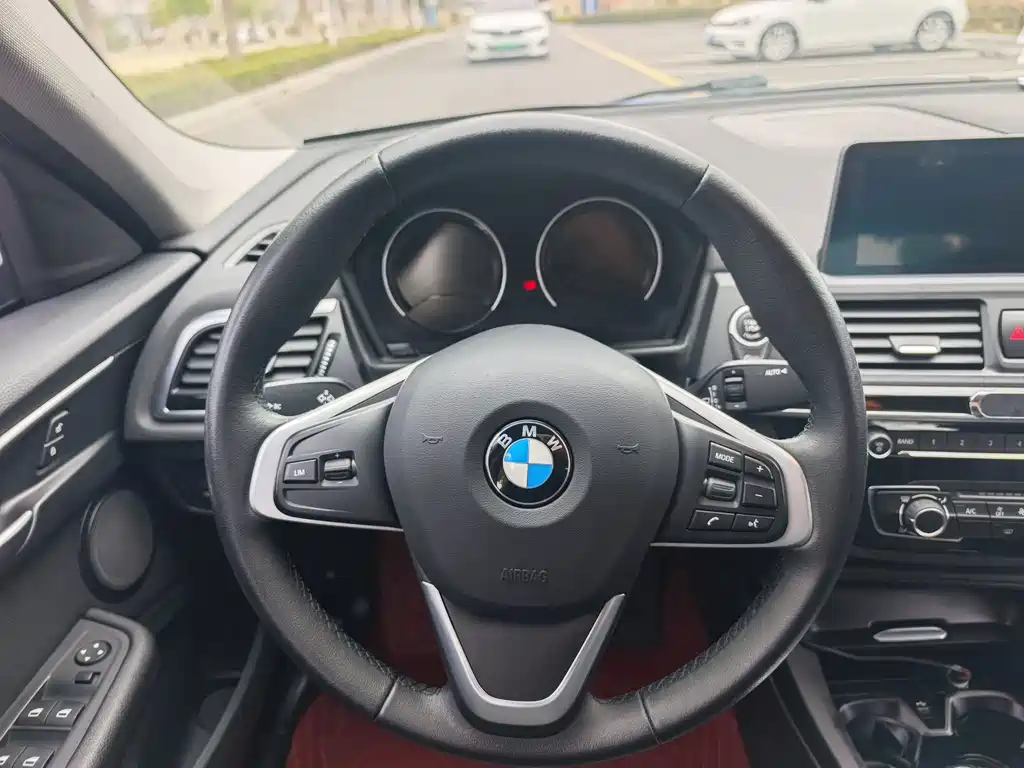 BMW 1 Series 2020 — фото 13