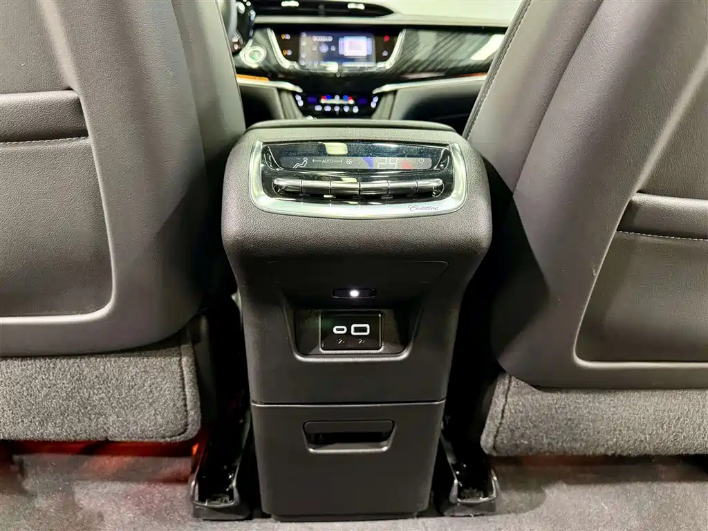 Cadillac XT6 2022 — фото 22