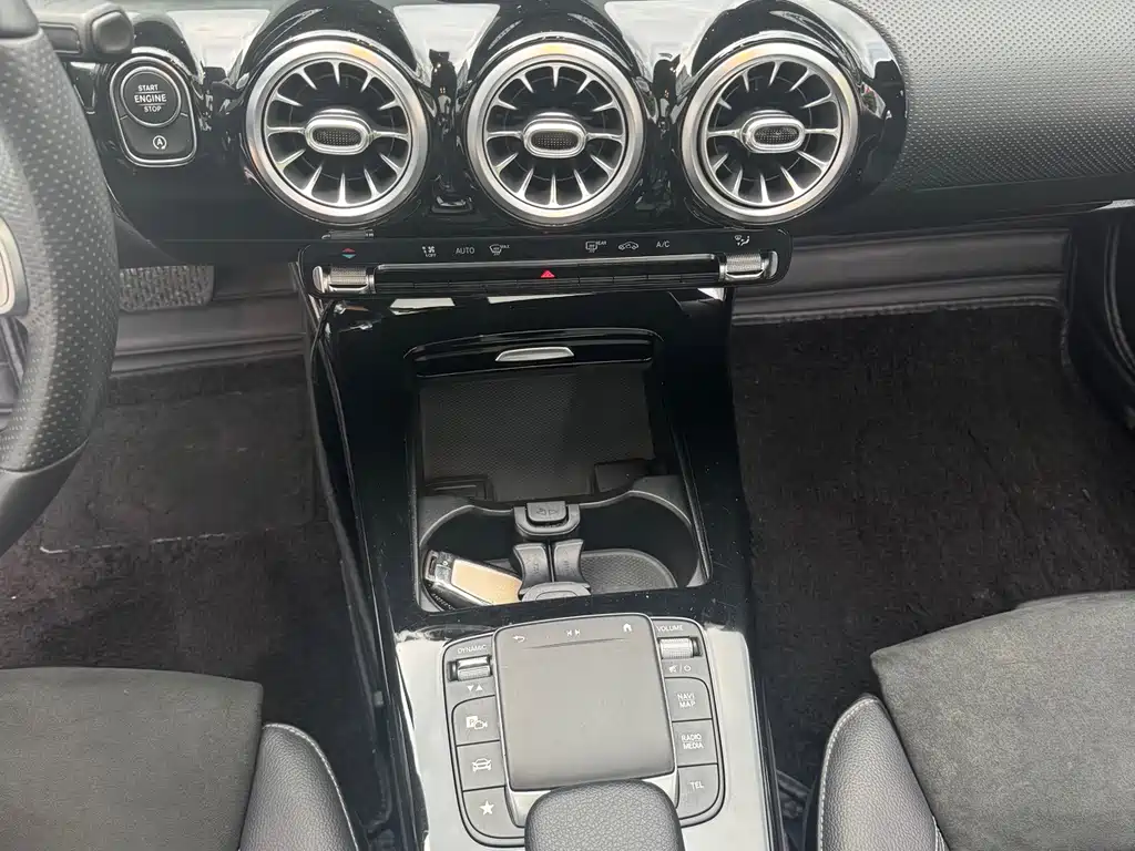 Mercedes-Benz A-Class 2021 — фото 12