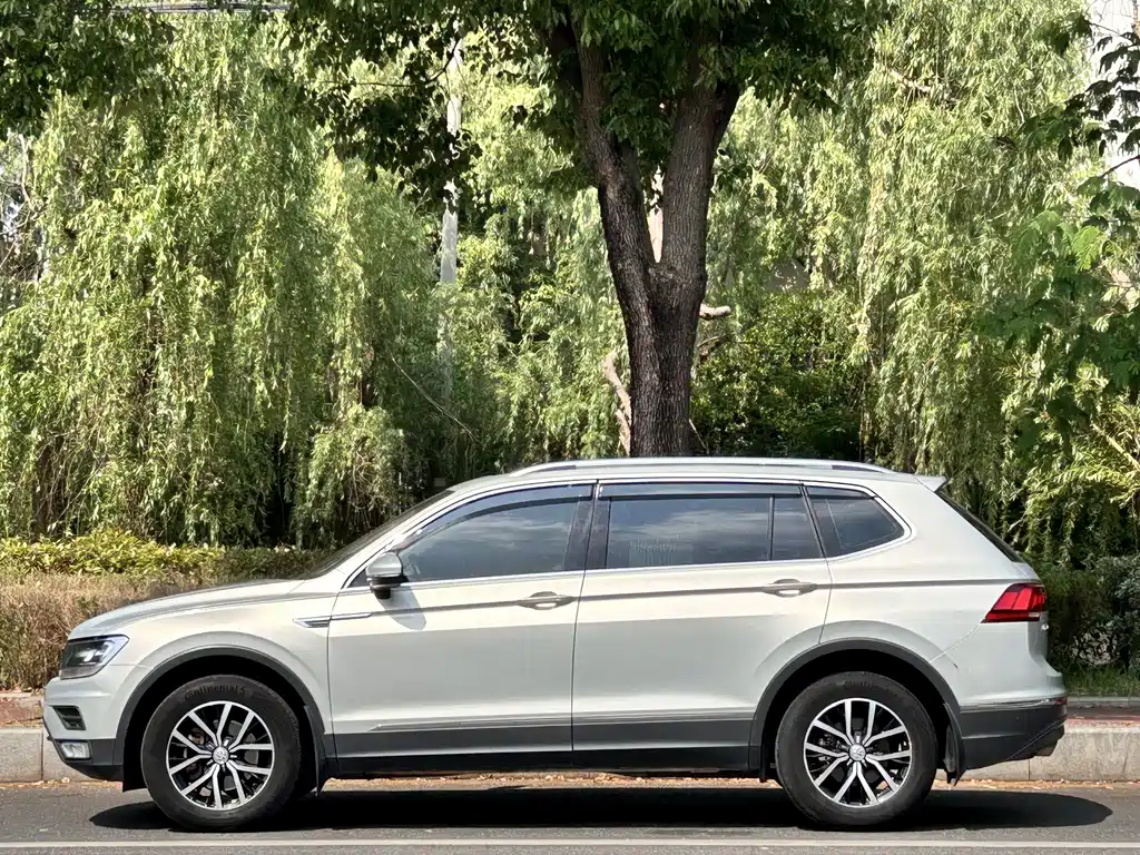 Volkswagen Tiguan L 2017 — фото 4