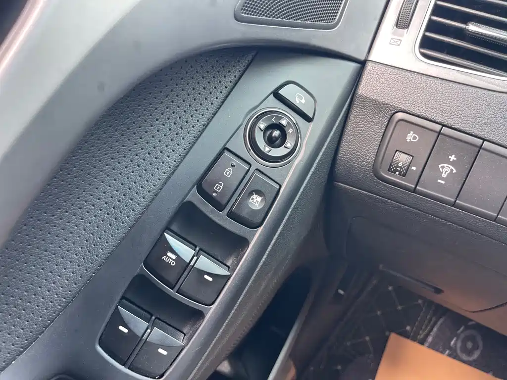 Hyundai Elantra Langdong 2015 — фото 13