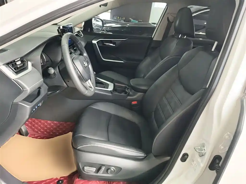 Toyota RAV4 2023 — фото 15