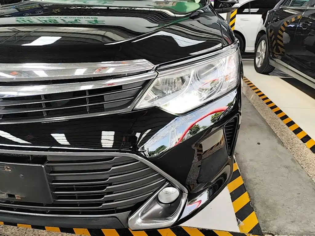 Toyota Camry 2015 — фото 24