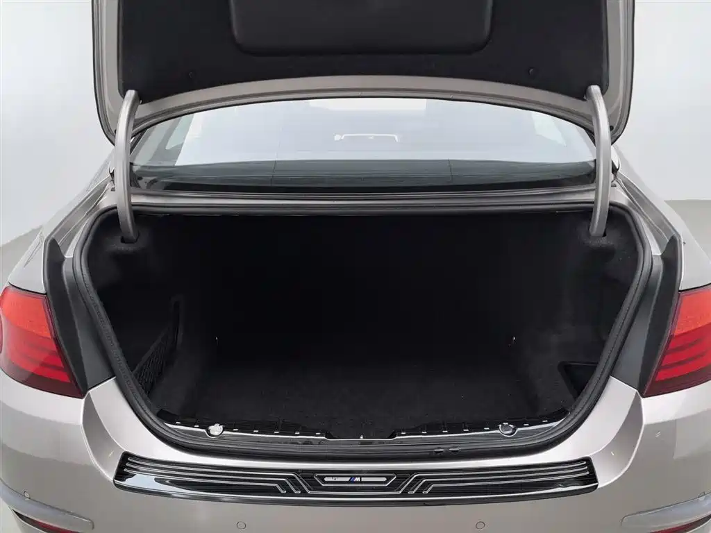 BMW 5 Series 2013 — фото 16