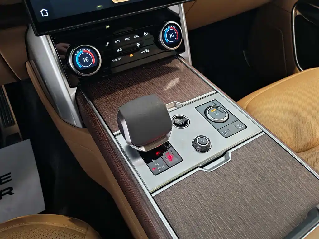 Land Rover Range Rover 2023 — фото 13