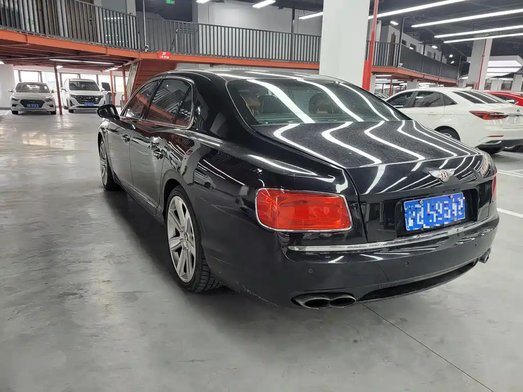 Bentley Flying Spur 2017 — фото 10