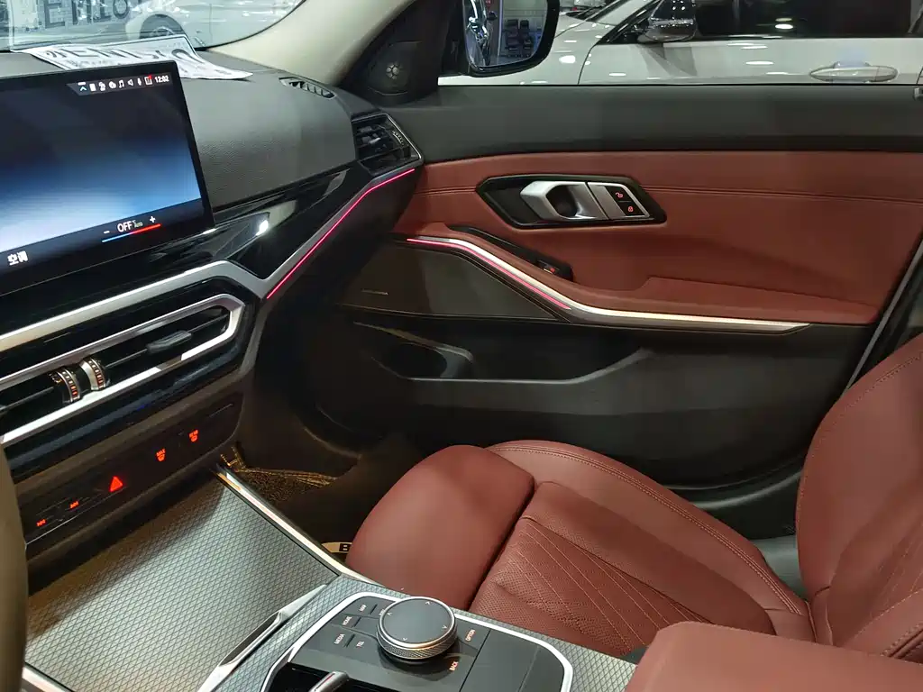 BMW 3 Series 2023 — фото 14