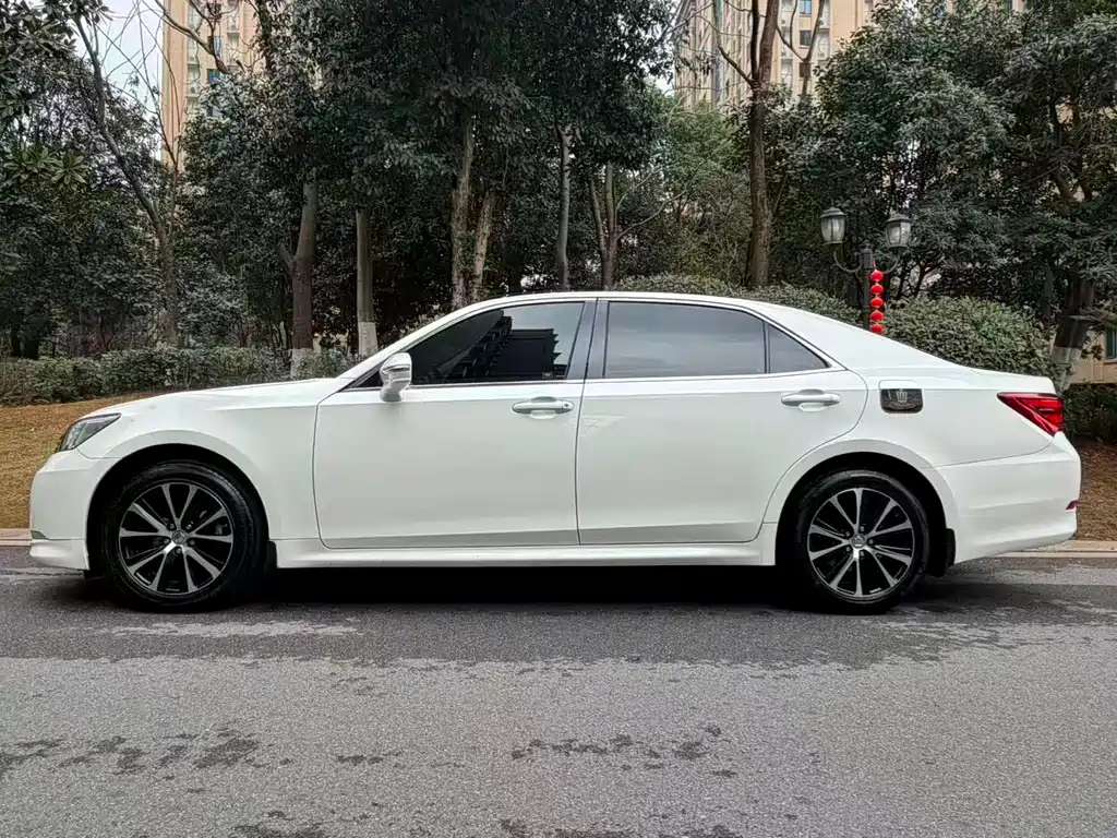 Toyota Crown 2018 — фото 3