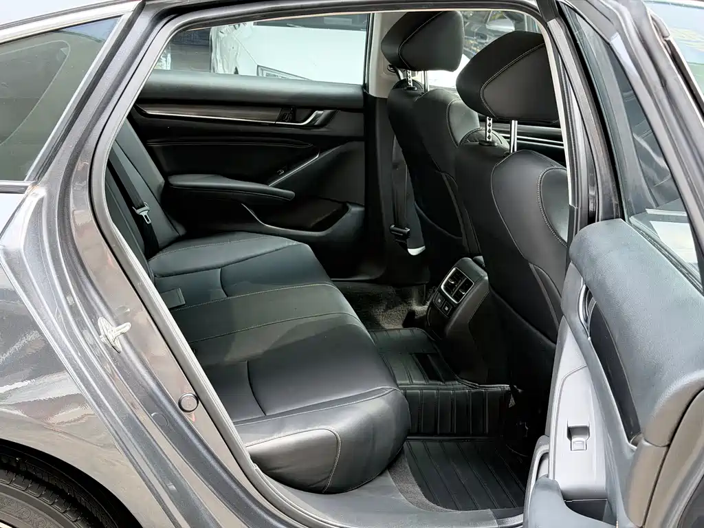 Honda Accord 2022 — фото 10