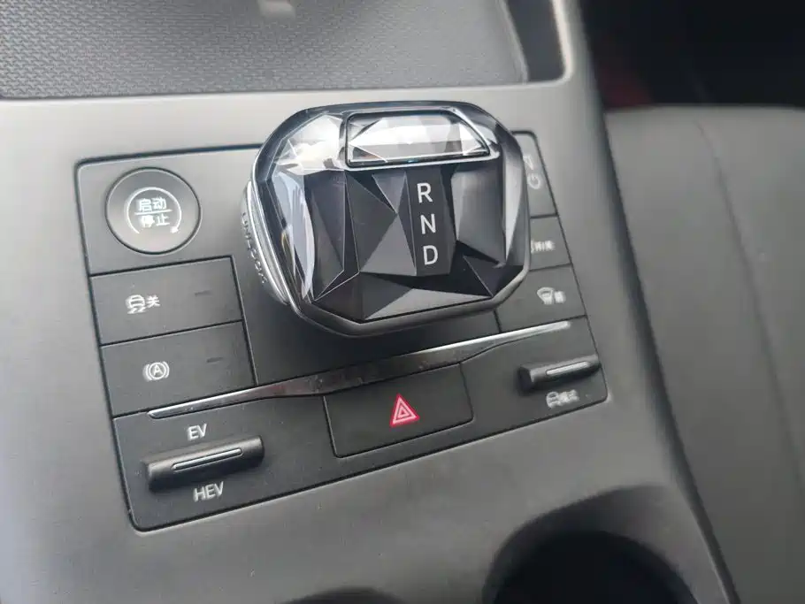 BYD Qin PLUS 2025 — фото 16