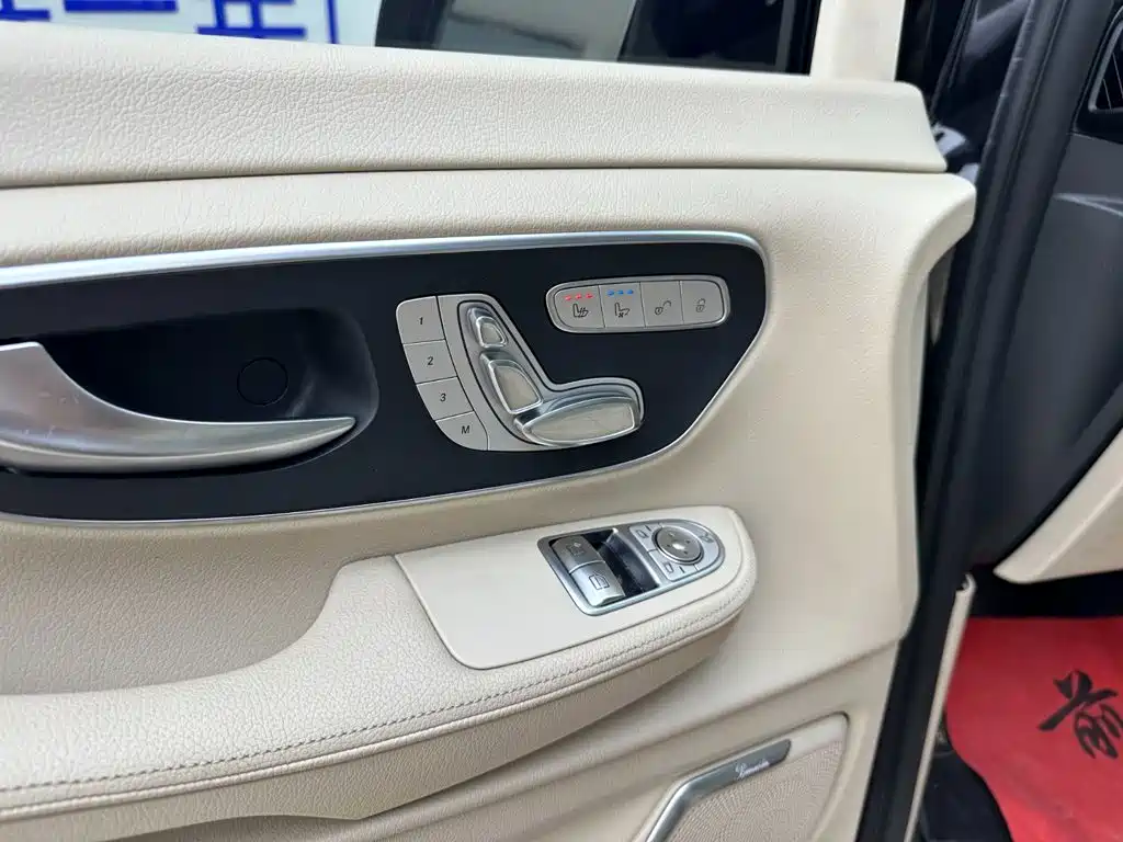 Mercedes-Benz V-Class 2023 — фото 21
