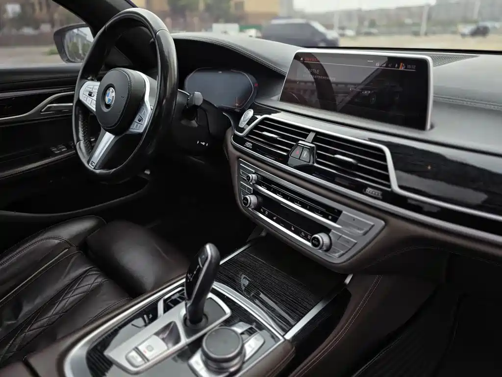 BMW 7 Series 2020 — фото 9