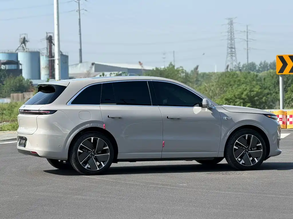 Li Auto Li L6 2025