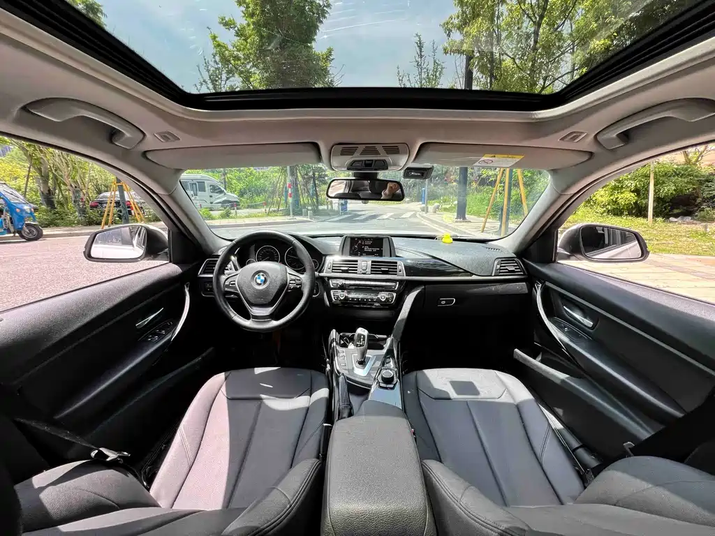 BMW 3 Series 2017 — фото 11