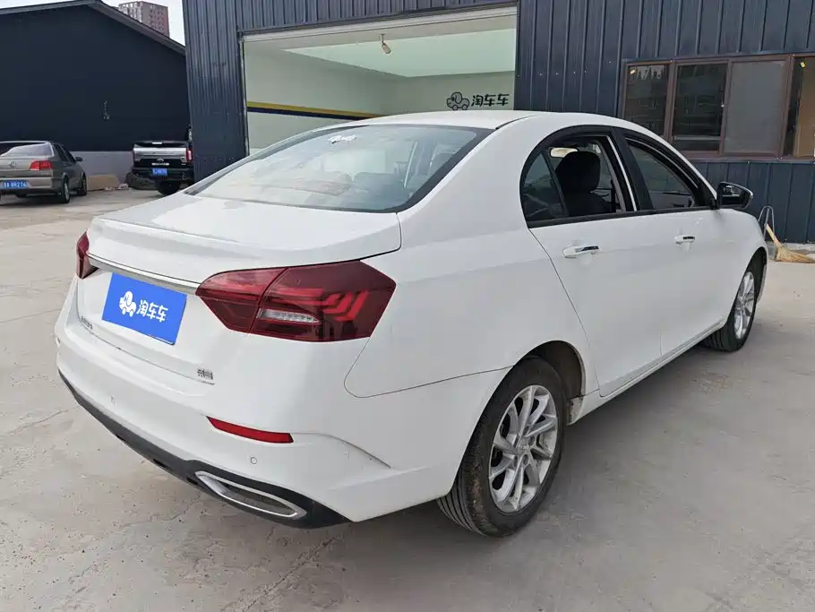 Geely Emgrand 2021
