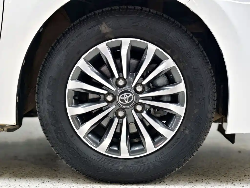 Toyota Corolla 2018 — фото 10