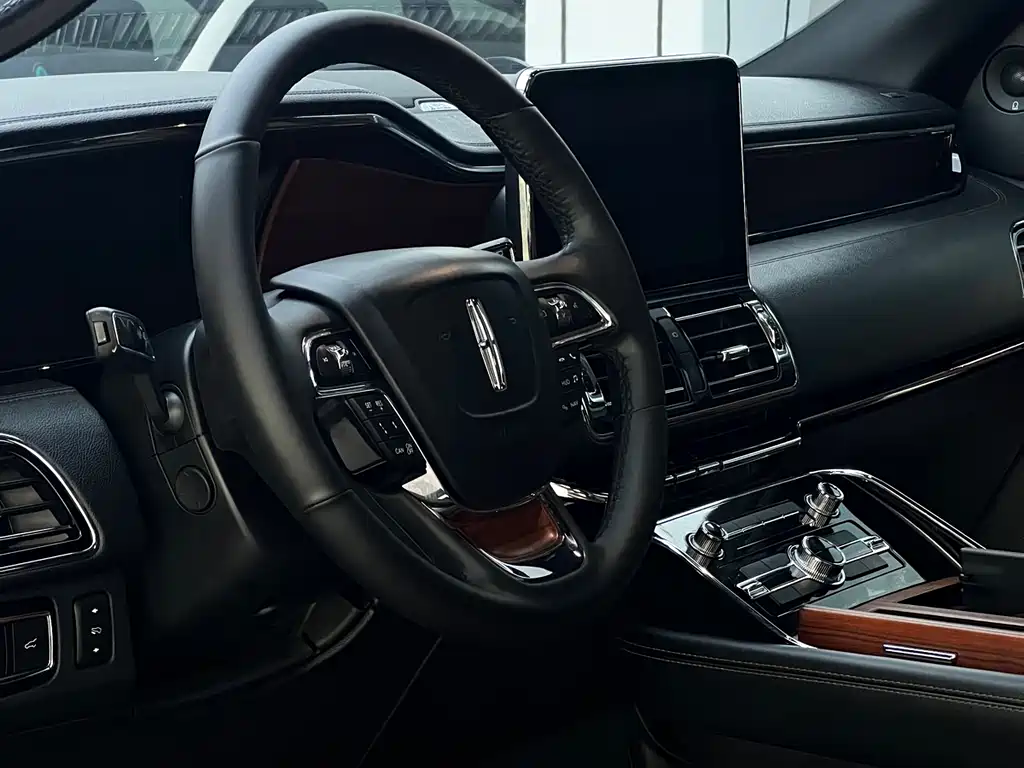 Lincoln Navigator 2019 — фото 16