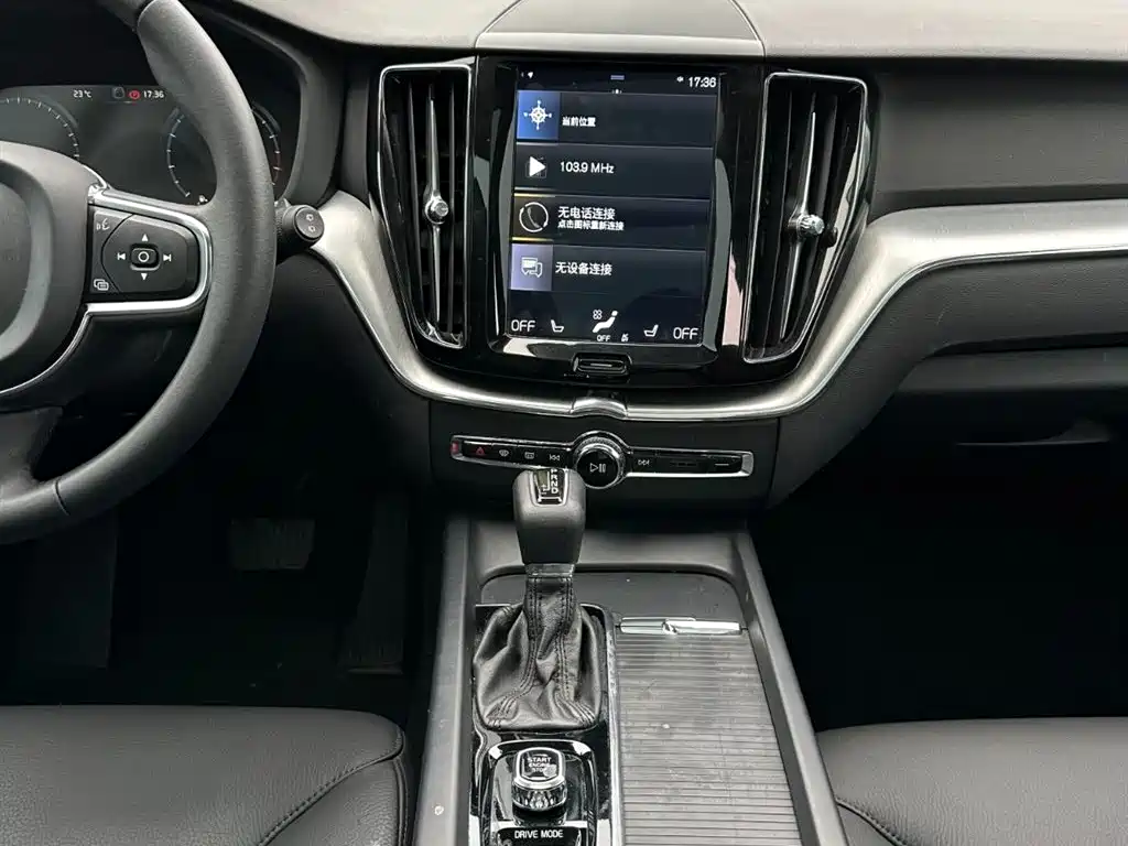 Volvo XC60 2019 — фото 23