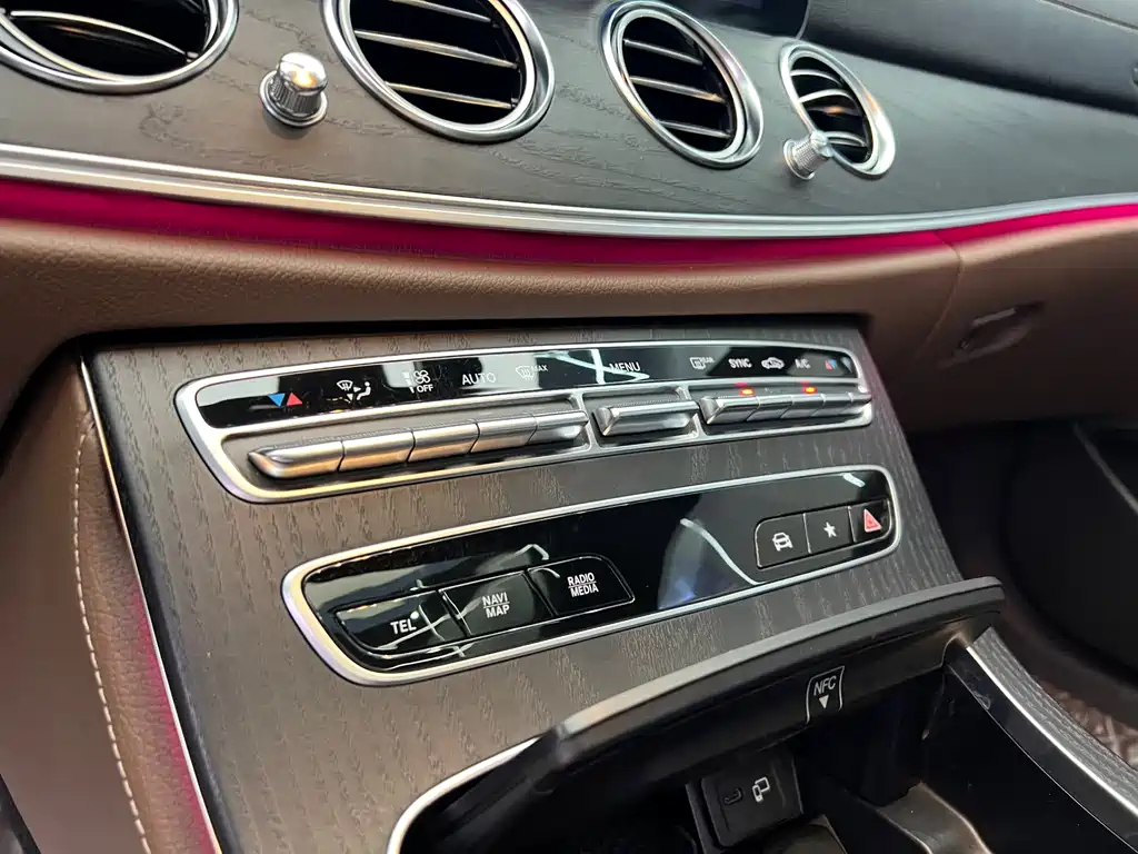 Mercedes-Benz E-Class 2023 — фото 12