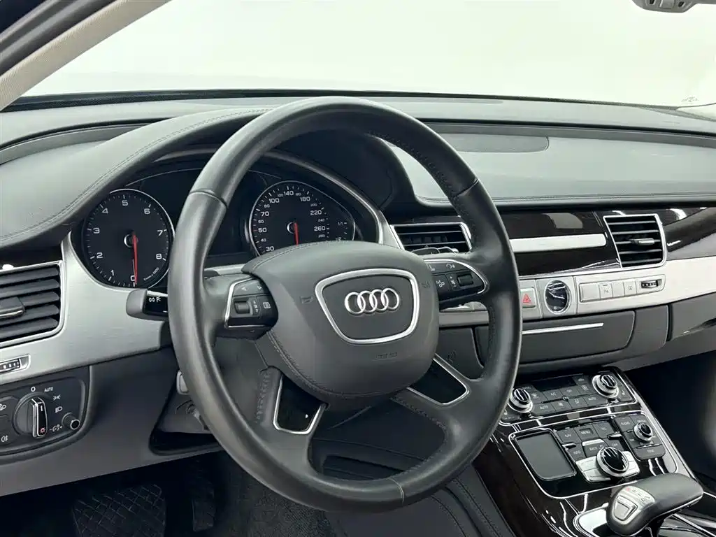 Audi A8 2015 — фото 22