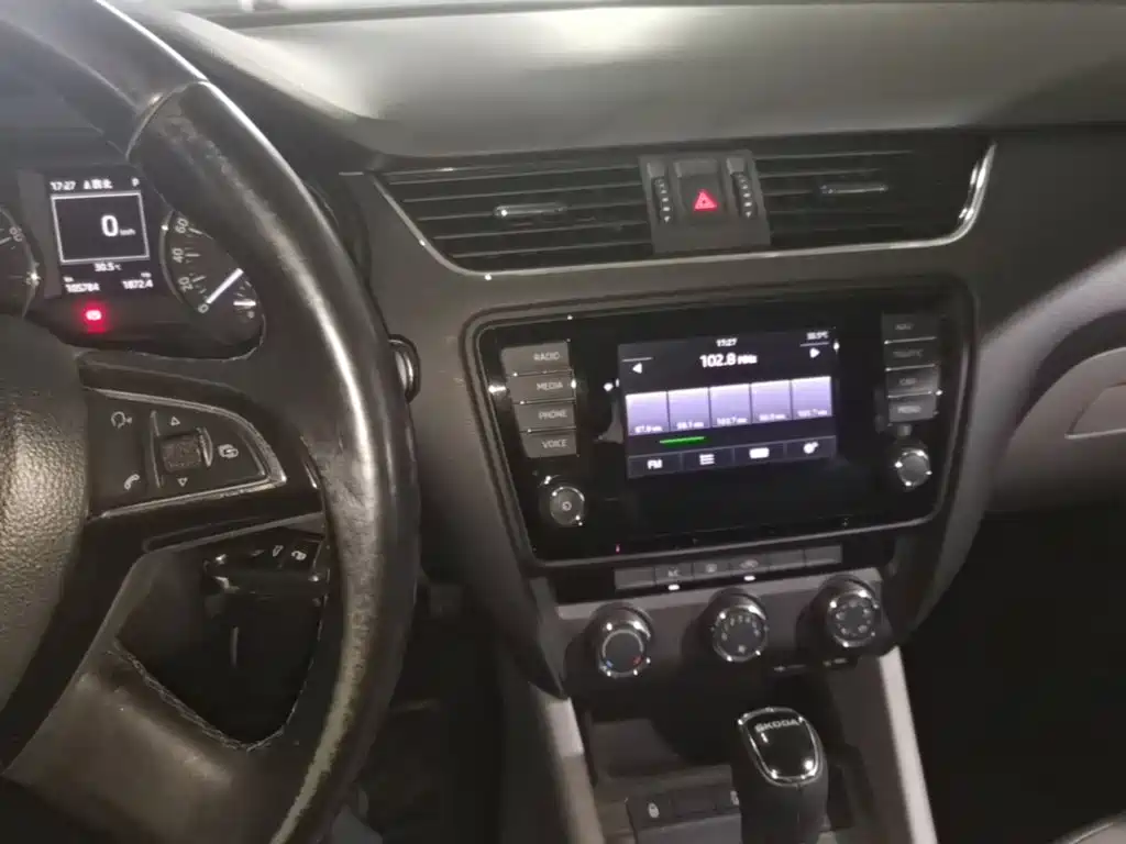 Skoda Octavia 2015 — фото 13
