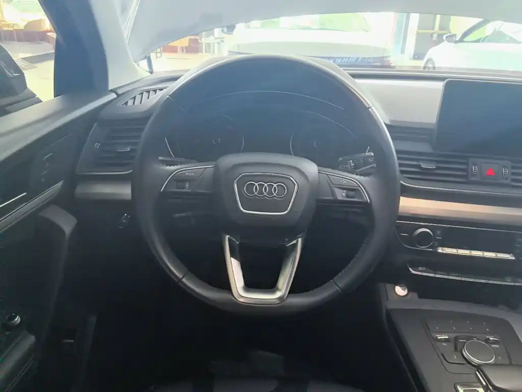 Audi Q5L 2021 — фото 11