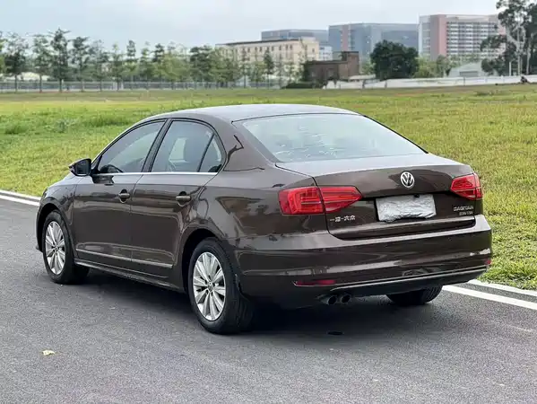 Volkswagen Sagitar 2016