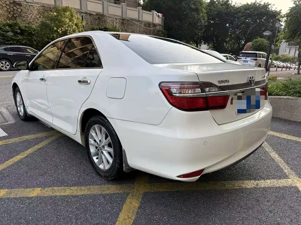 Toyota Camry 2017 — фото 4