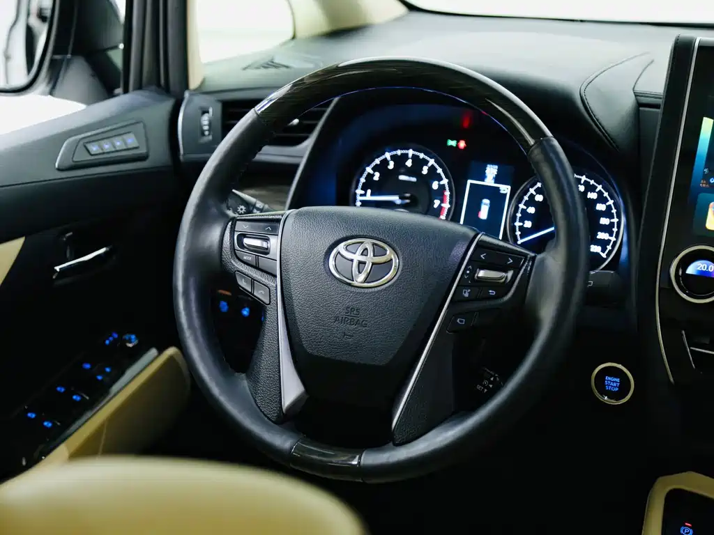 Toyota Alphard 2017 — фото 12