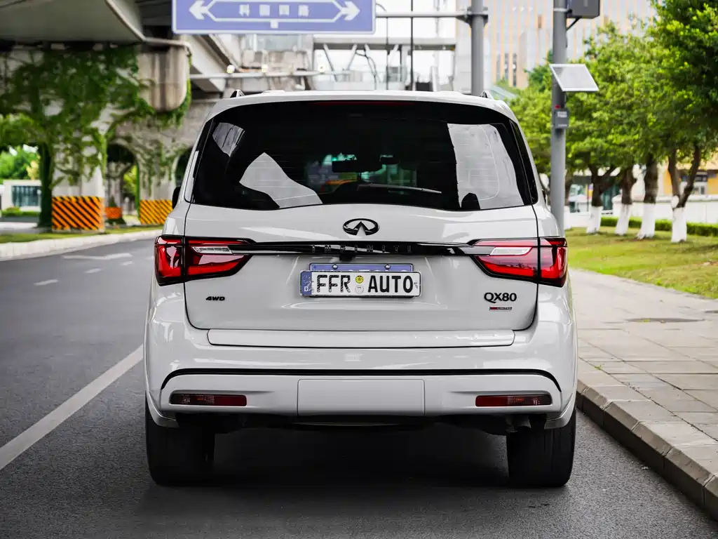 Infiniti QX80 2016 — фото 17