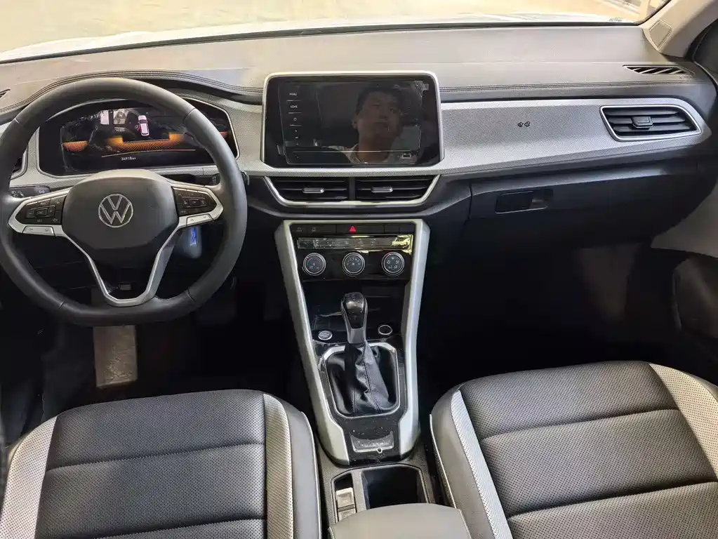 Volkswagen T-Roc 2023 — фото 8